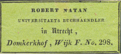 710211 Boeketiketje van Robert Natan, Universitaets-Buchhaendler, Domkerkhof F. 298 te Utrecht.N.B. Het adres is in ...